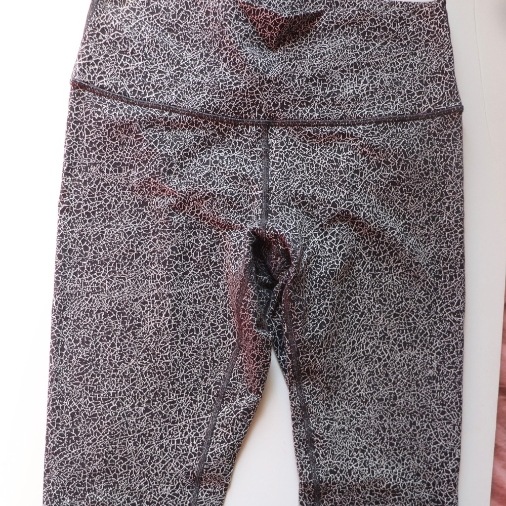 RARE Lululemon Wunder Under Leggings 28" size 8 - Picture 2 of 5